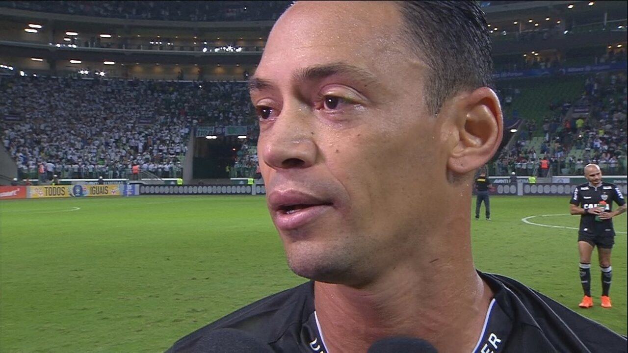 Ricardo Oliveira sai na bronca com a arbitragem: 